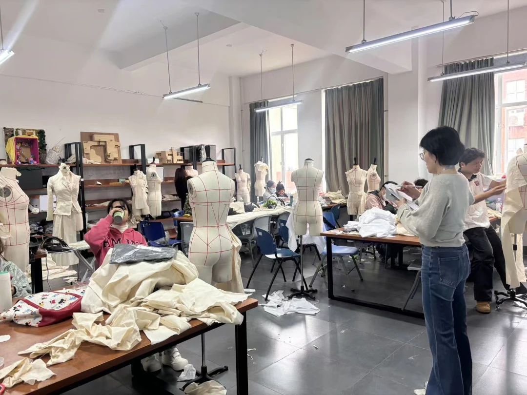 育人4.jpg 育人4.jpg