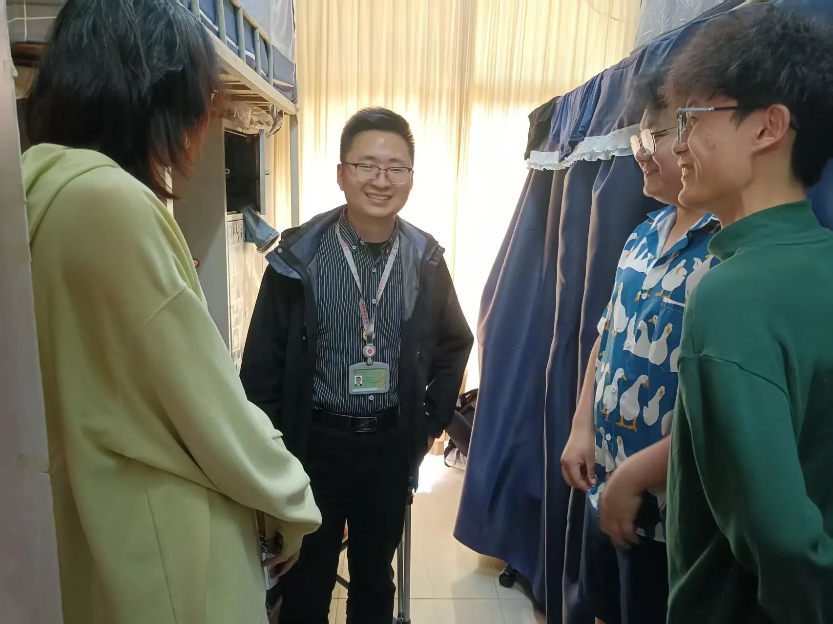 育人10.jpg 育人10.jpg