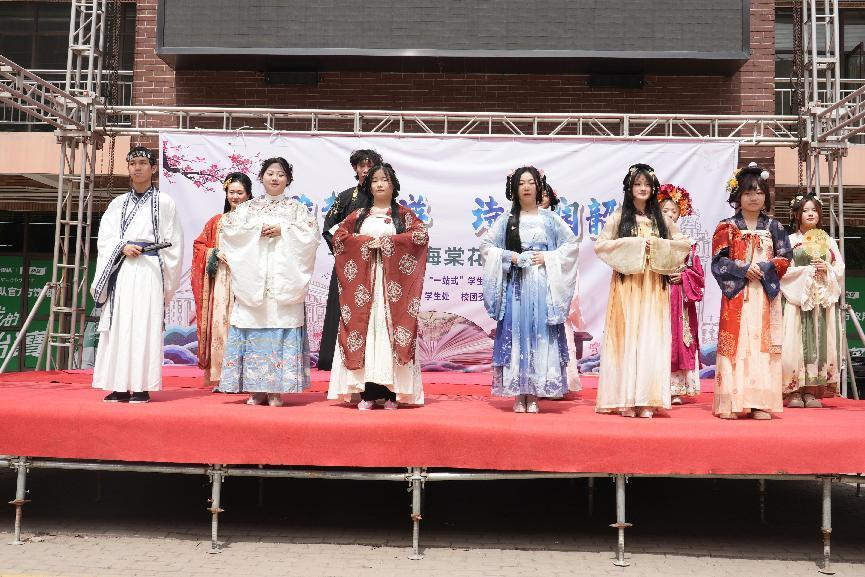 九衢国学社汉服走秀展演.png