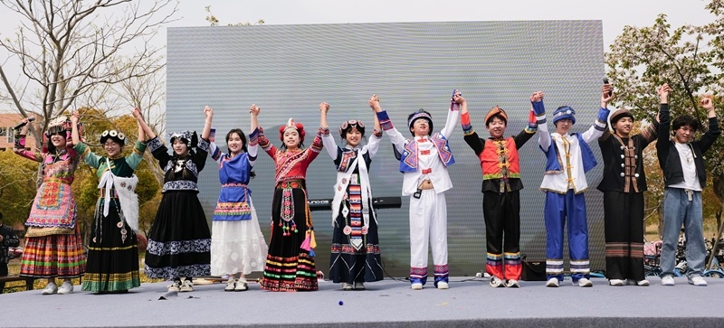 图6 云南代表队表演舞台剧《爱在三跺脚》.jpeg