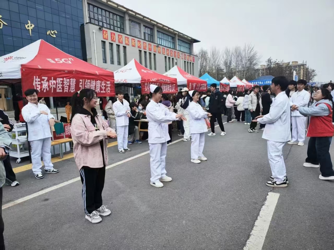 图11.中医八段锦.jpg