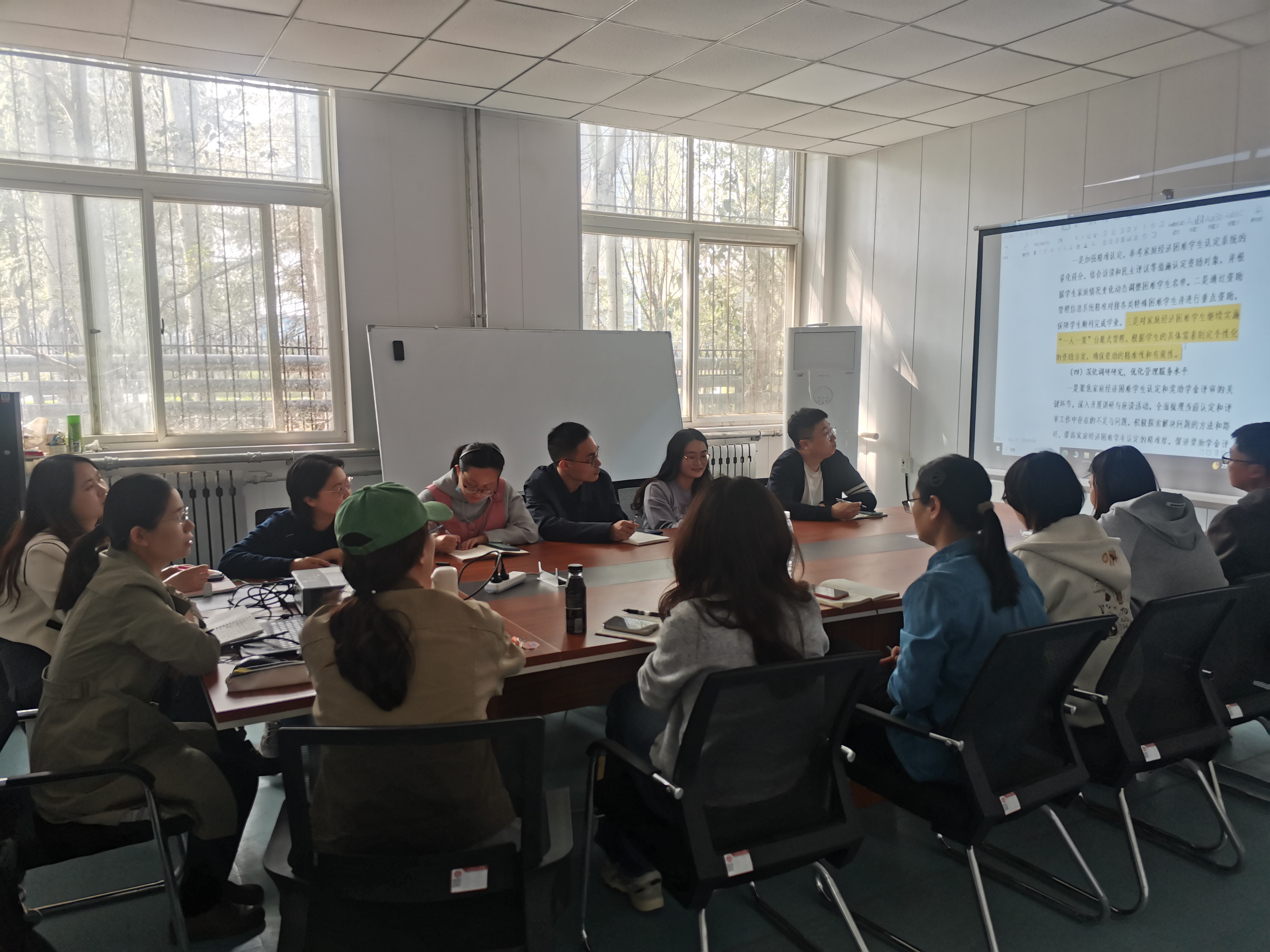资助辅导员工作例会.jpg