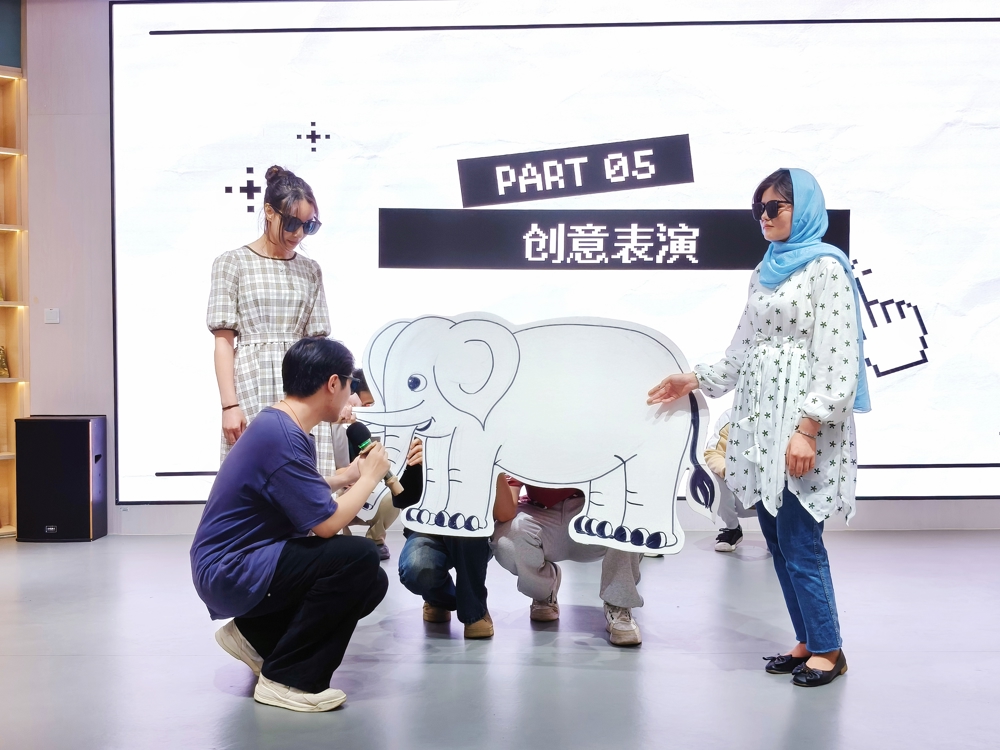 表演者演绎中国经典寓言故事、.jpg 表演者演绎中国经典寓言故事、.jpg