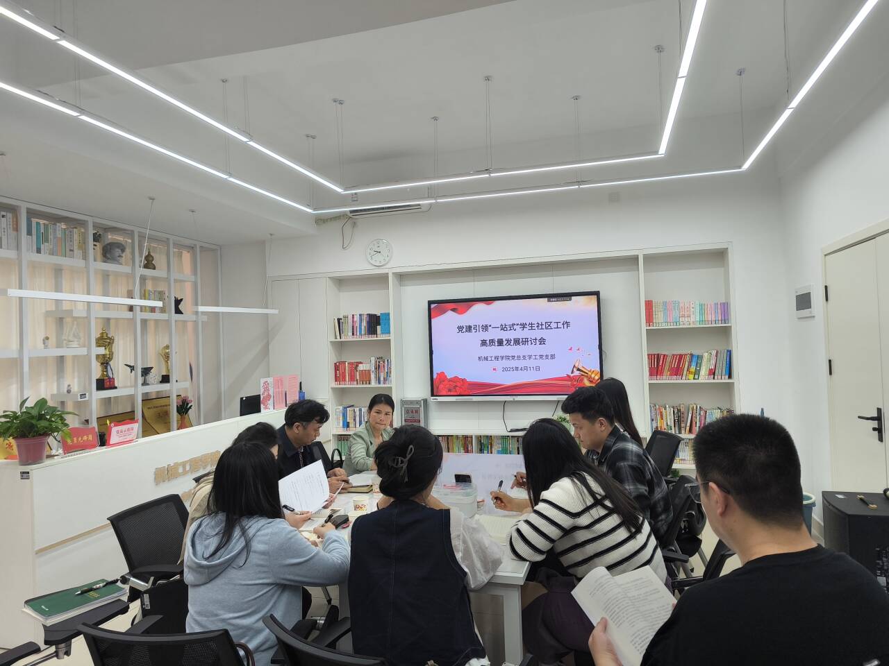 一站式学生社区高质量发展要逃.jpg