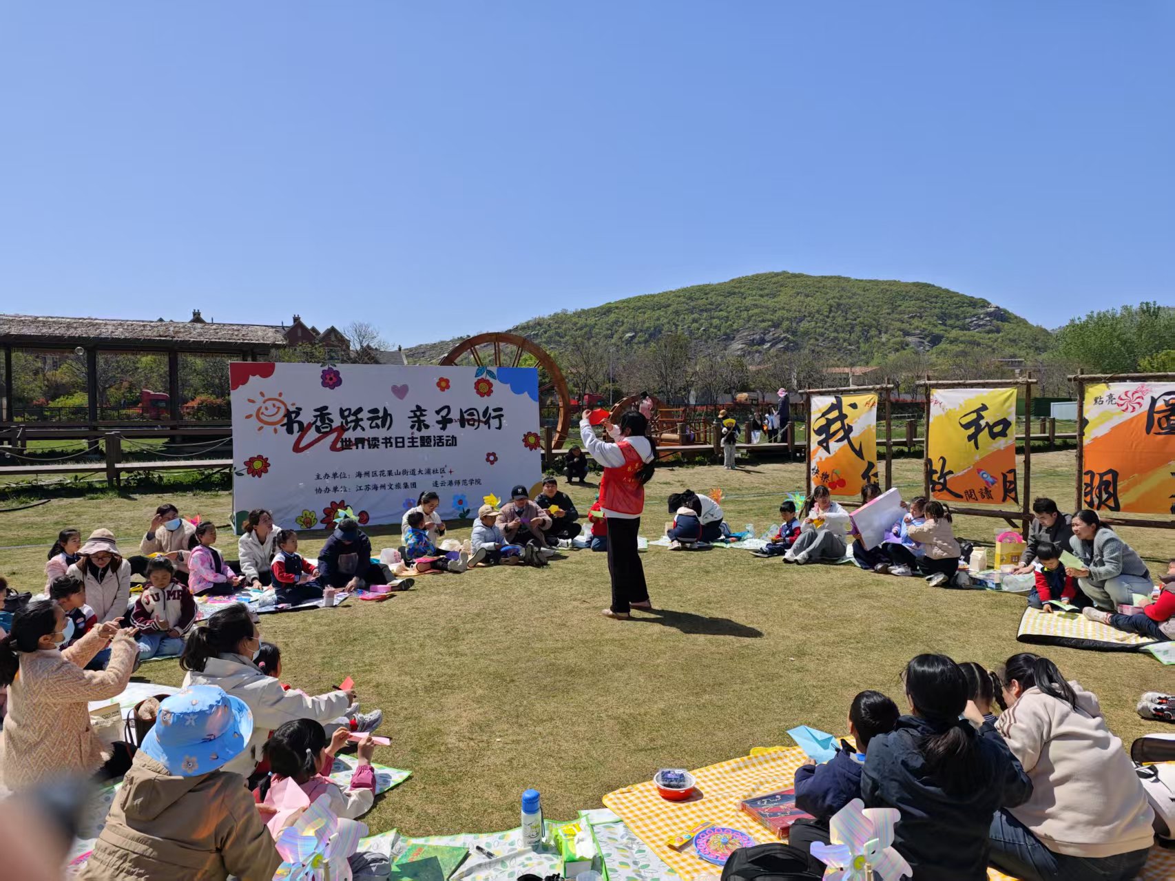 体育学院薪火志愿者协会赴大浦社区开展世界读书日活动 (4).jpg 体育学院薪火志愿者协会赴大浦社区开展世界读书日活动 (4).jpg