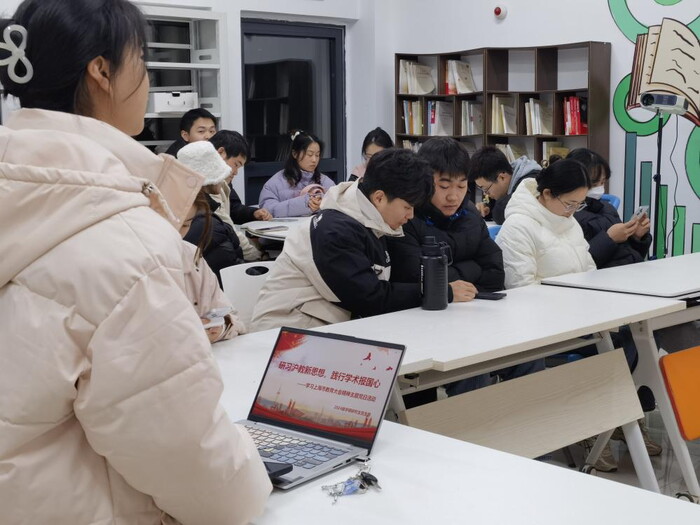 信息工程学院2024级学硕研究生党支部开展主题党日活动.jpeg