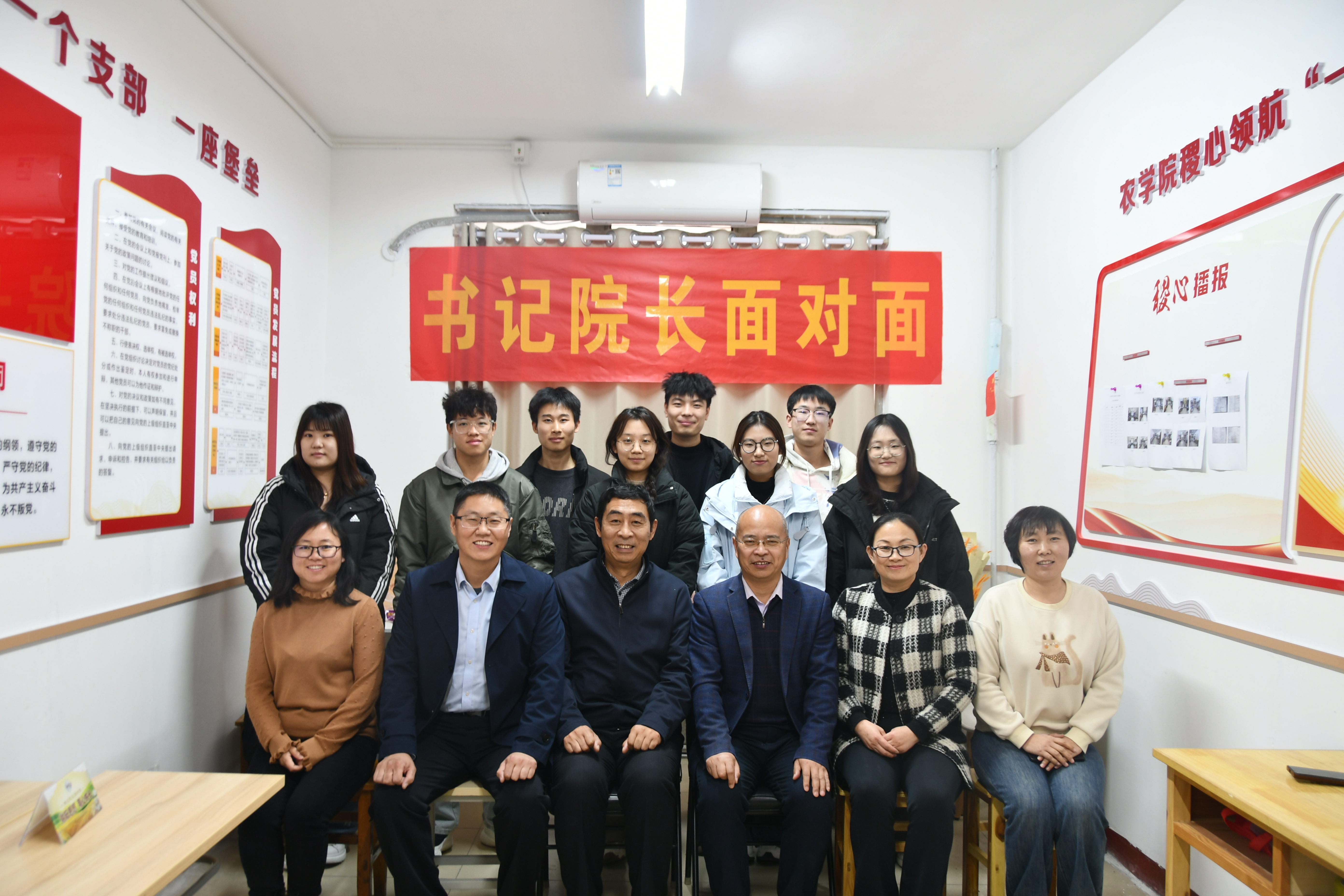 社区合影.JPG