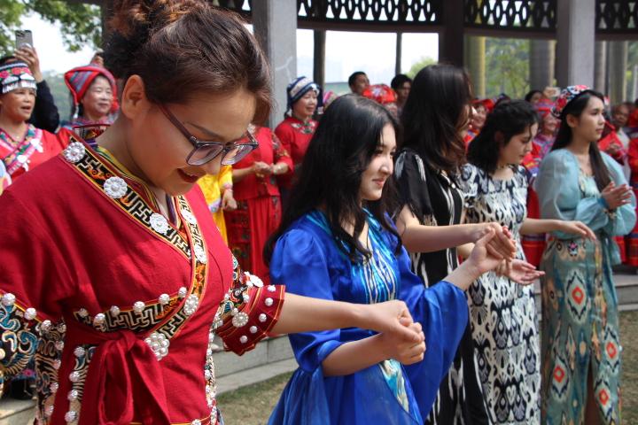 古丽图片3.png 古丽图片3.png