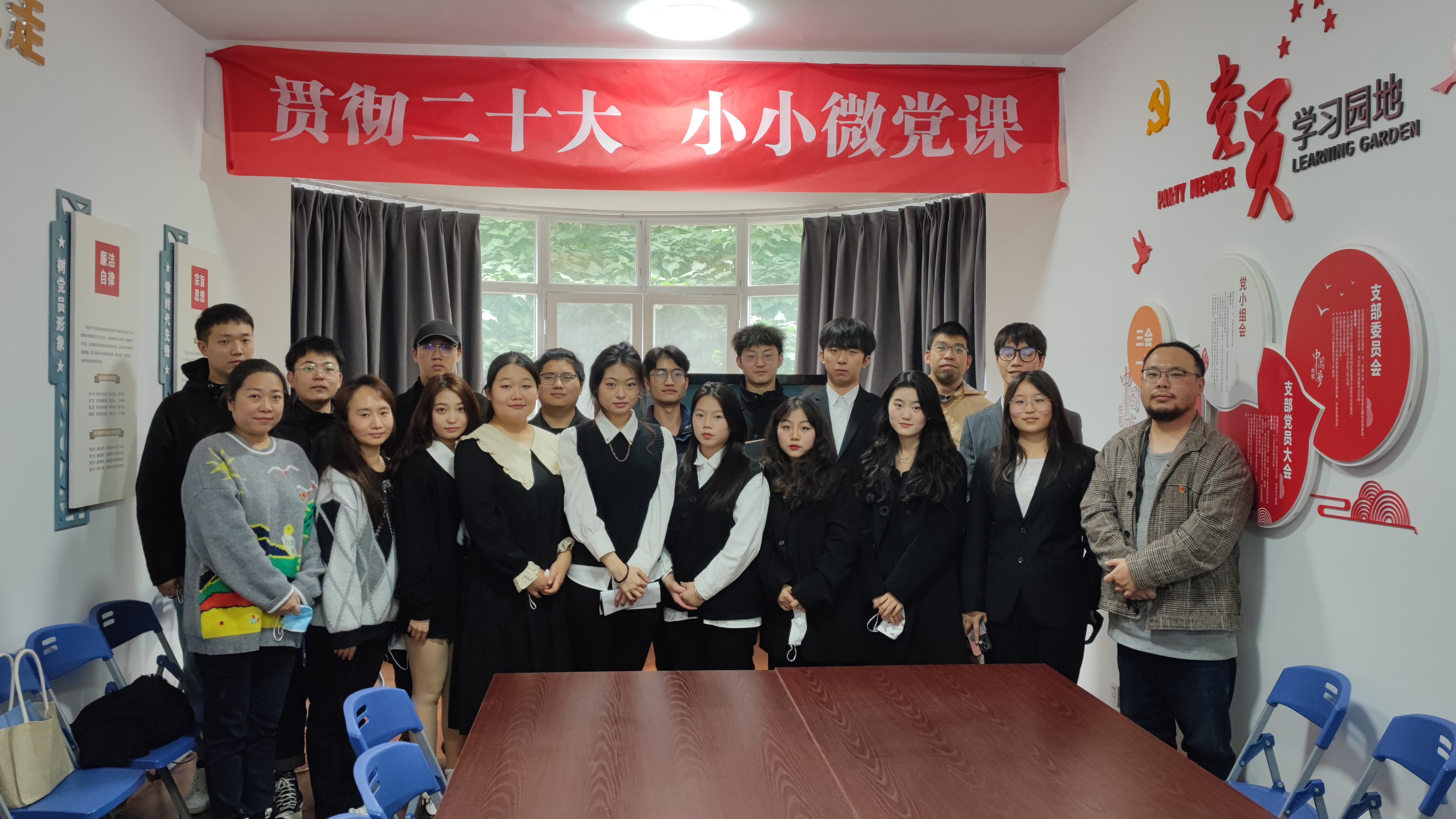 活动合影.jpg 活动合影.jpg