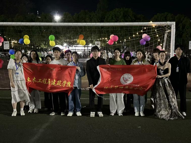 草坪3.jpg 草坪3.jpg