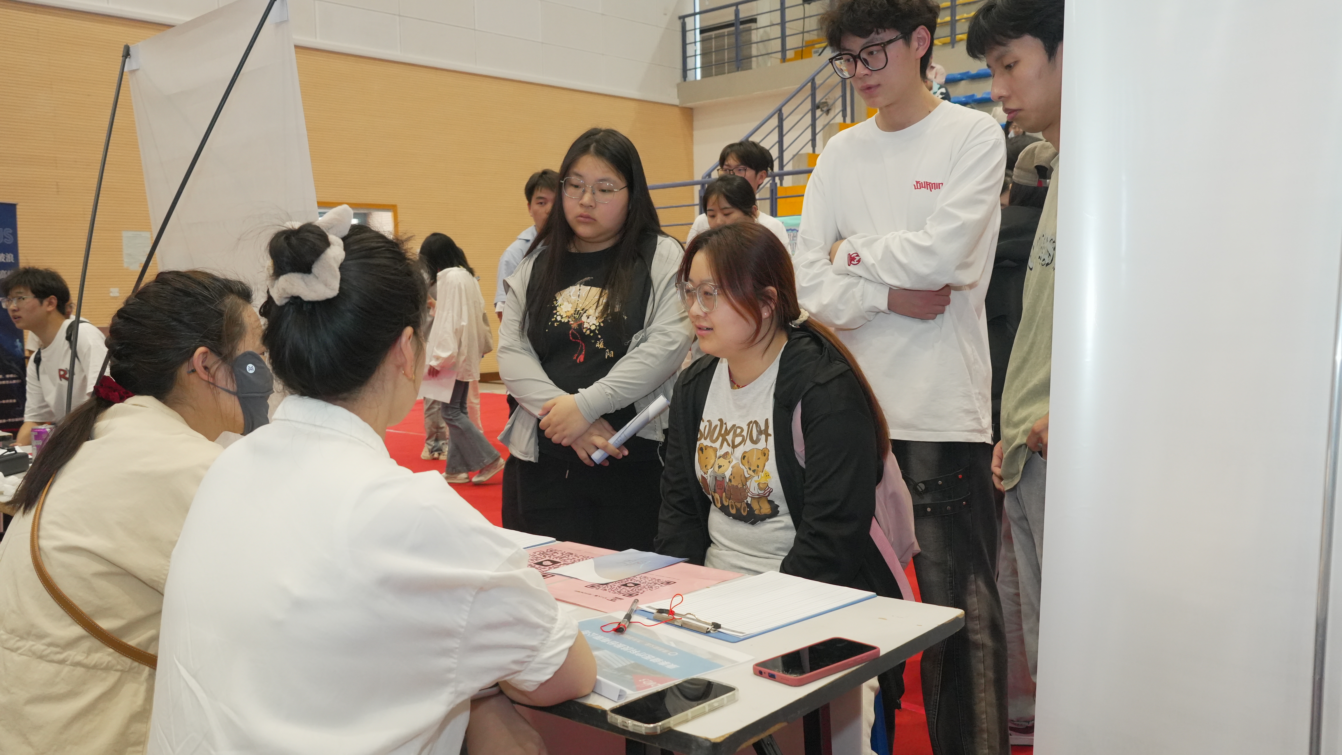 聚力拓岗优服务 春季攻坚促就业——我校成功举办2025届毕业生春季校园招聘会3.jpg