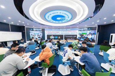 智慧校园一体化空间一校两地三区同上一堂课.jpg