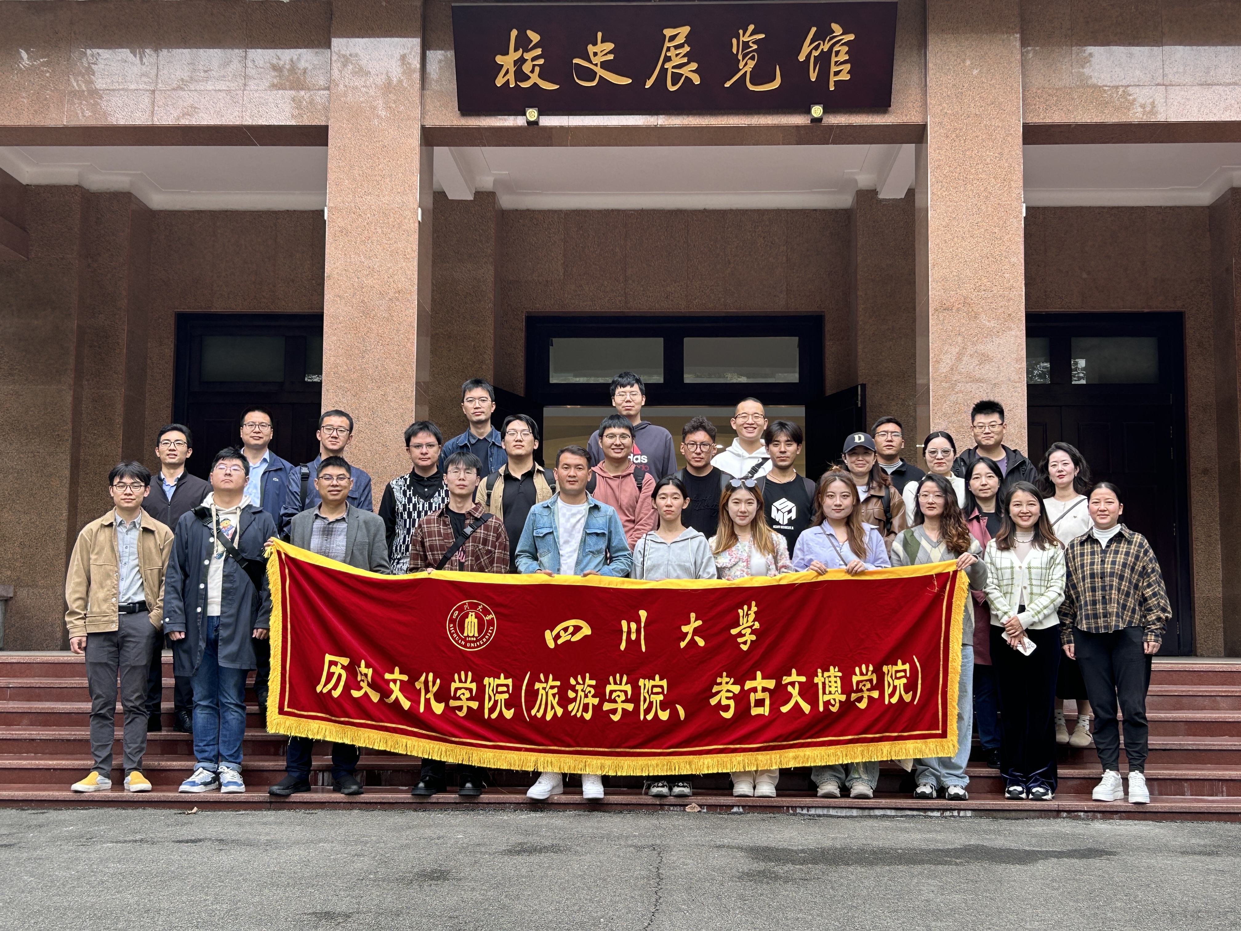 王昌宇、邓宏亚、田佳、刘鑫、付稚茹、胡祎参加历史文化学院主题党日活动.jpg