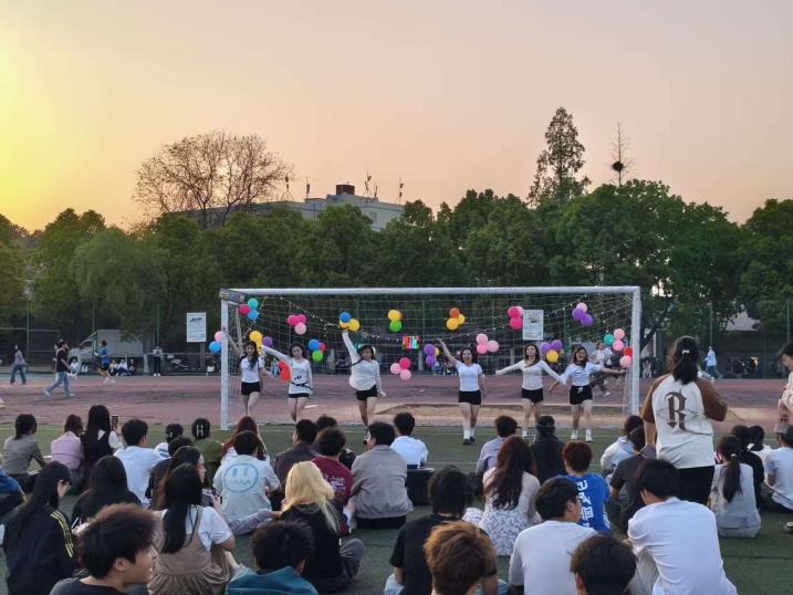 草坪1.jpg 草坪1.jpg