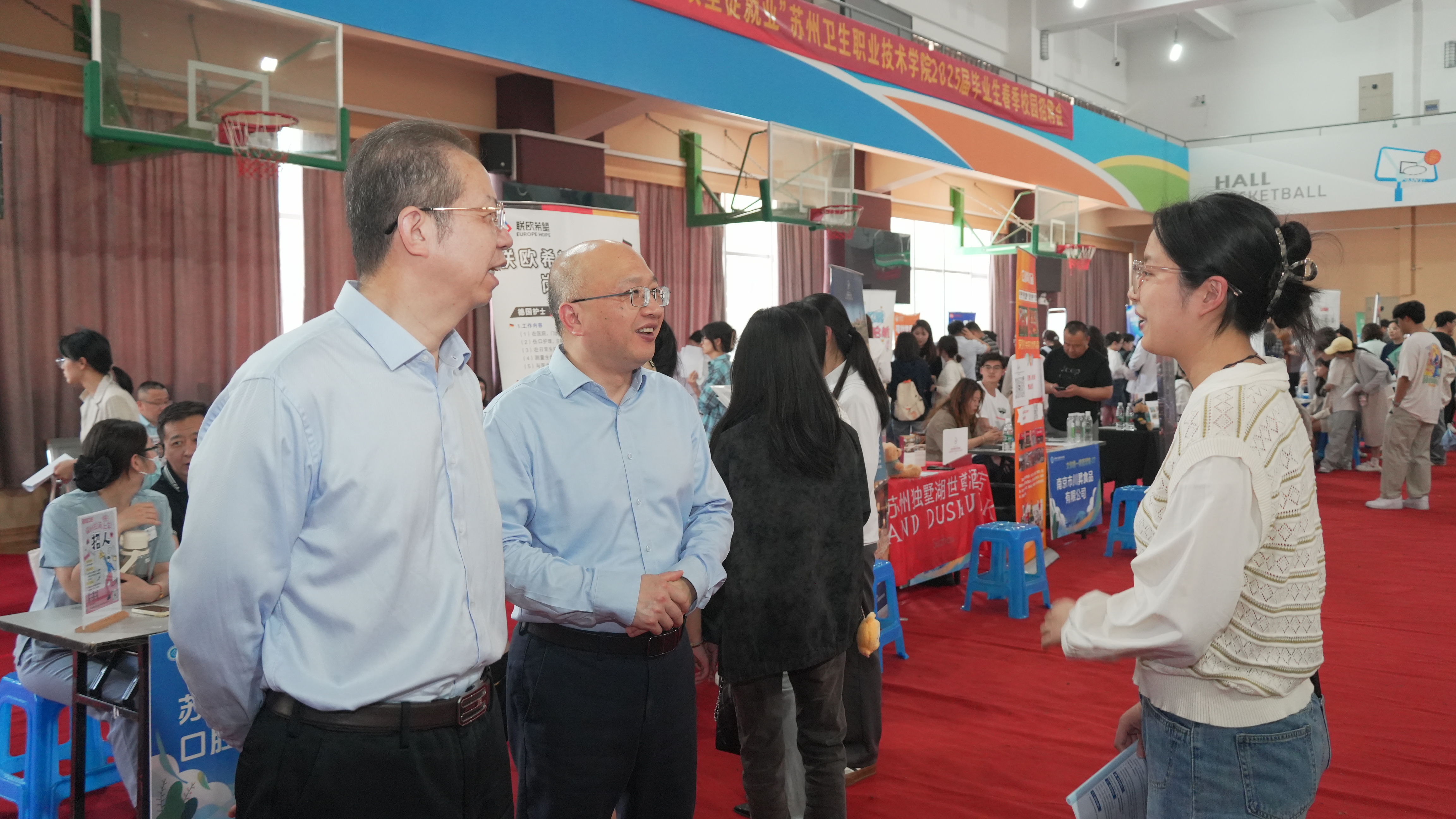 聚力拓岗优服务 春季攻坚促就业——我校成功举办2025届毕业生春季校园招聘会4.jpg