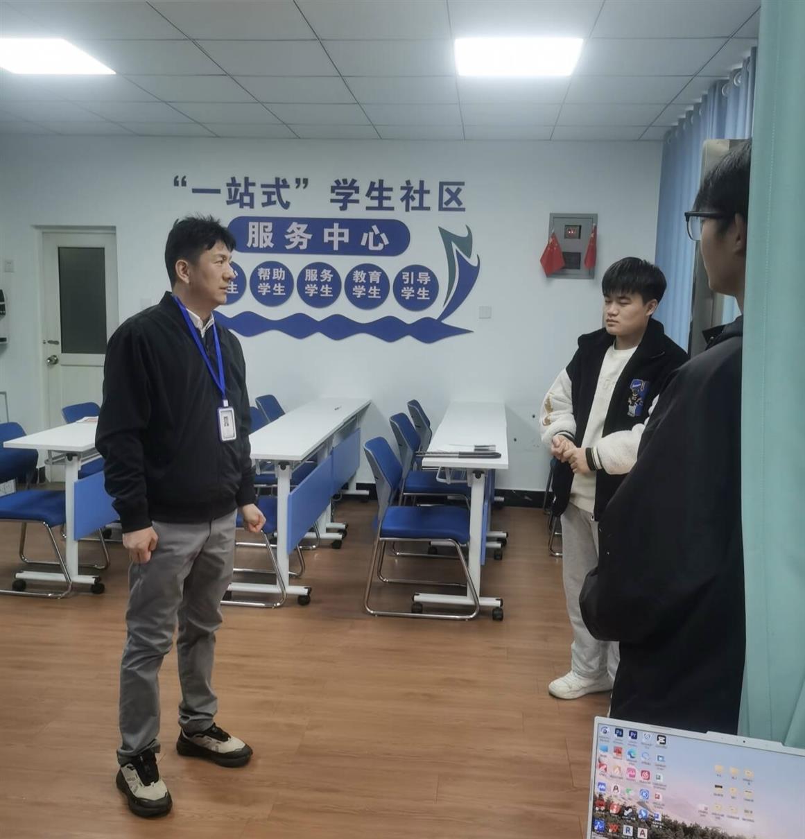 书记下寝话安全，学生成长不迷茫.jpg