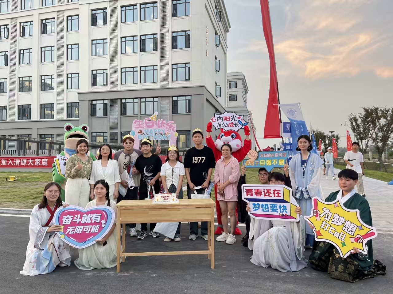 学生活动场景2.jpg 学生活动场景2.jpg