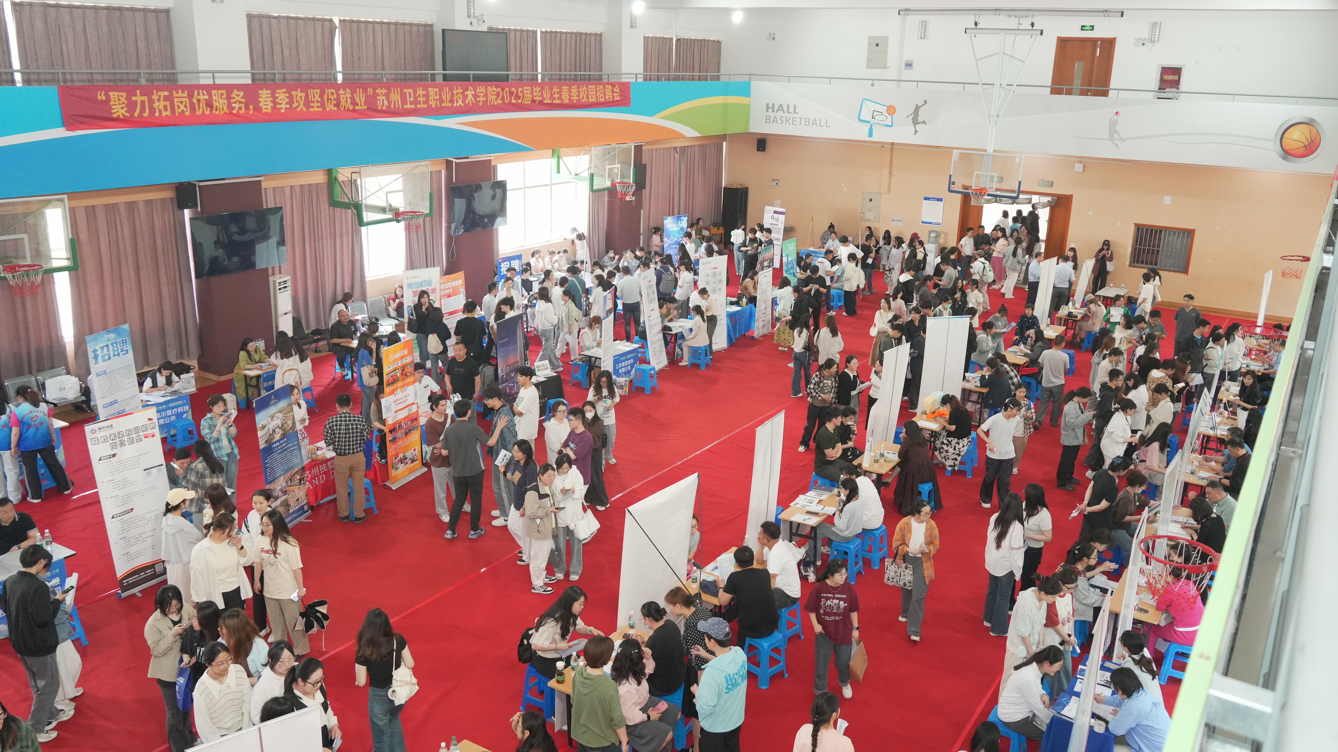 聚力拓岗优服务 春季攻坚促就业——我校成功举办2025届毕业生春季校园招聘会2.jpg