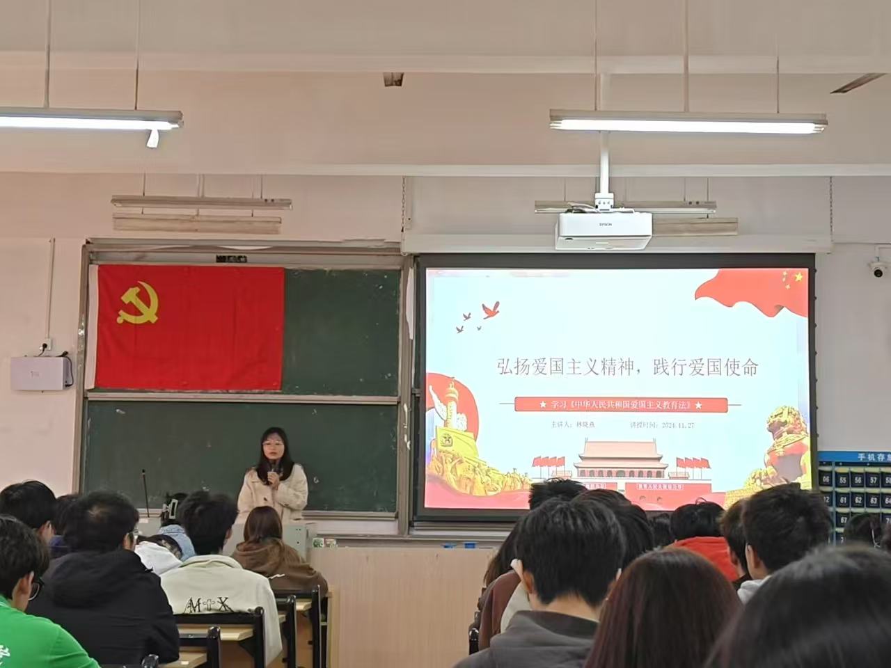 德育：开讲主题党课.jpg