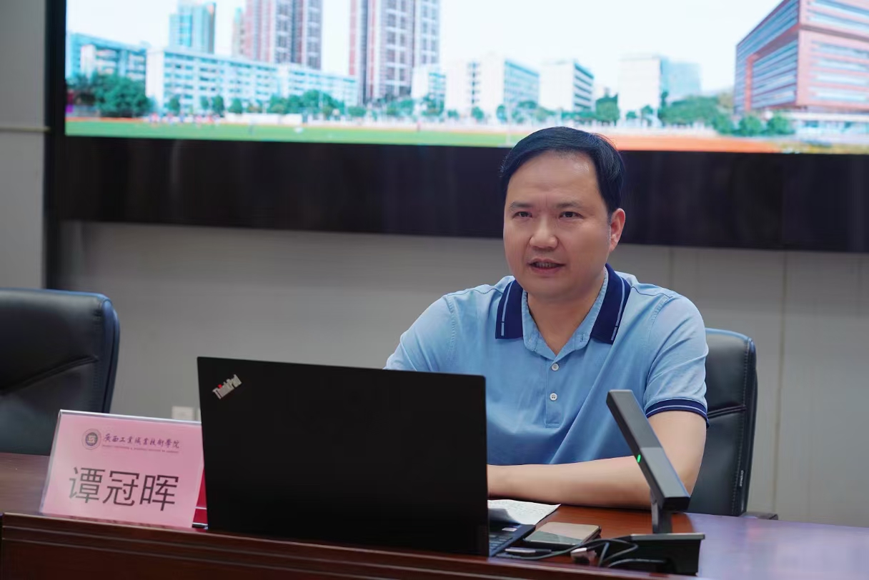 谭冠晖讲话.jpg 谭冠晖讲话.jpg