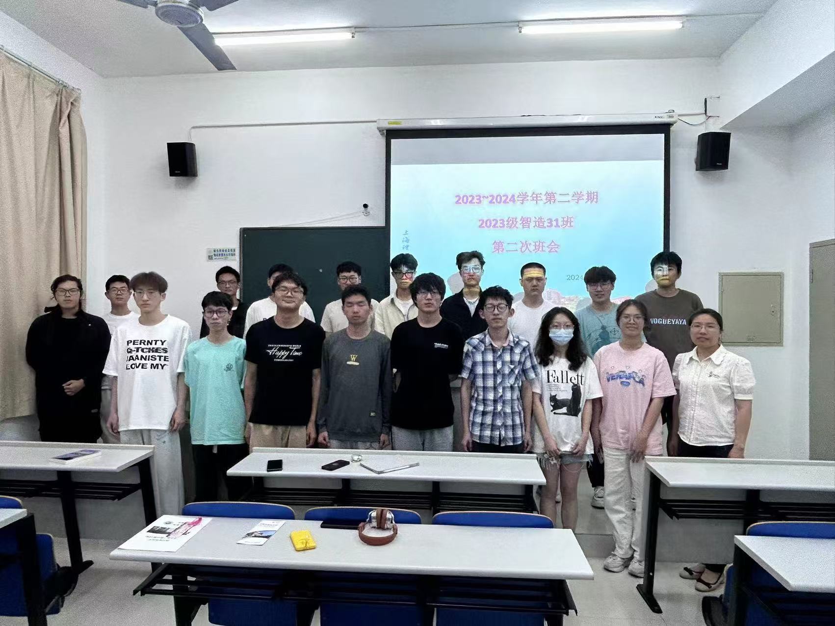 班主任教师与学生班会.jpg