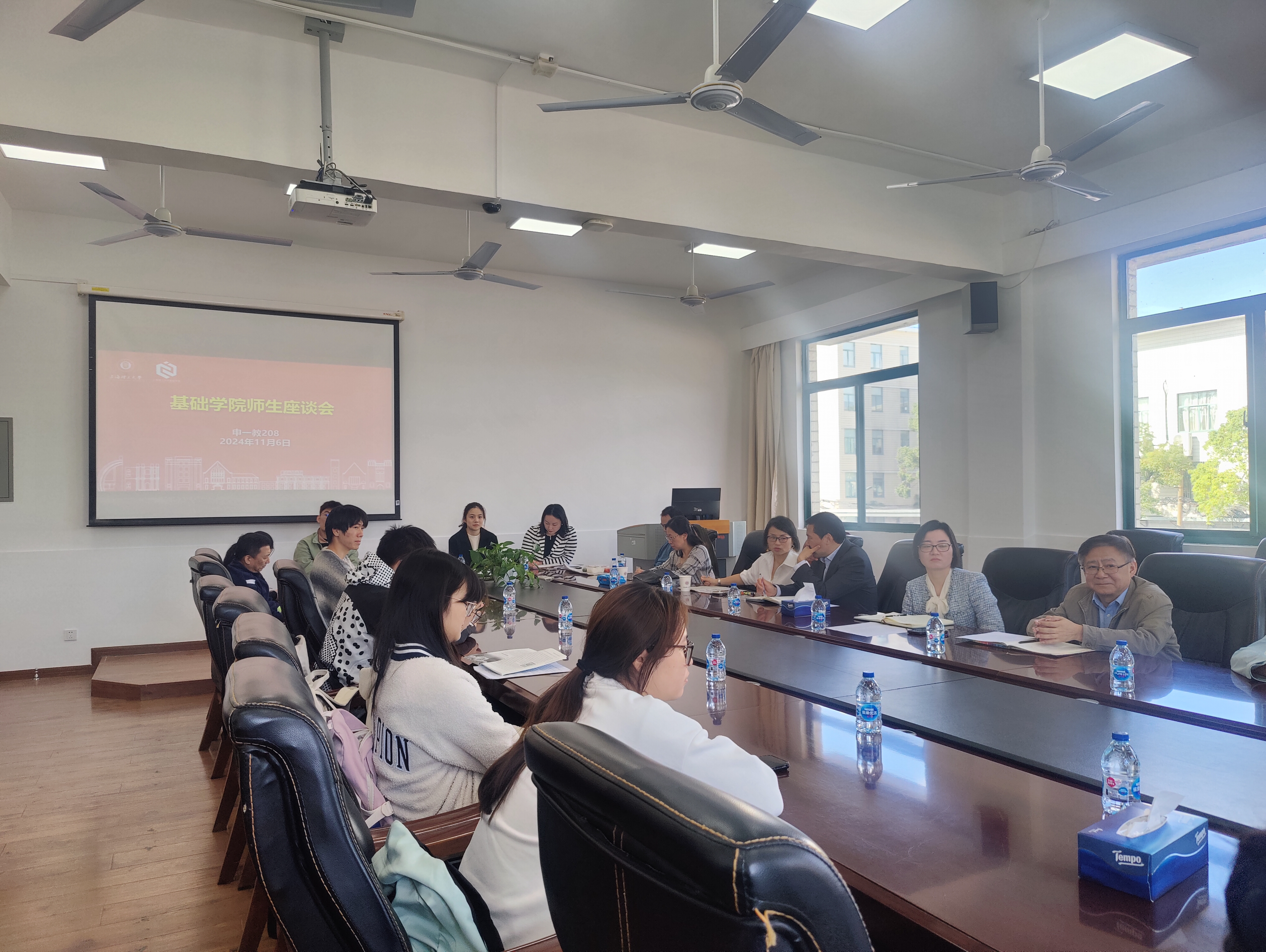 师生座谈会.jpg