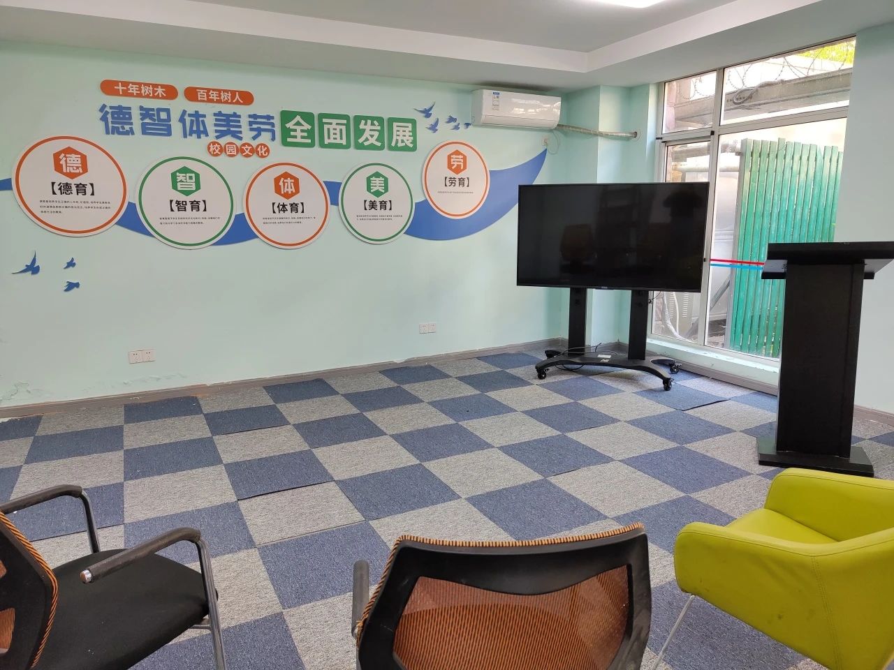 地点：12号楼共享空间104.jpg