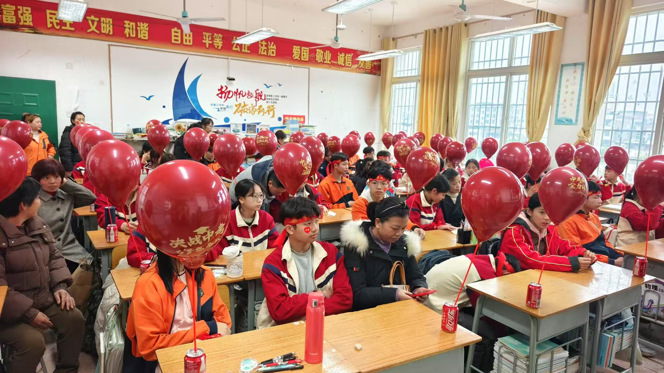 助力中考百日誓师活动——活动现场.jpg 助力中考百日誓师活动——活动现场.jpg