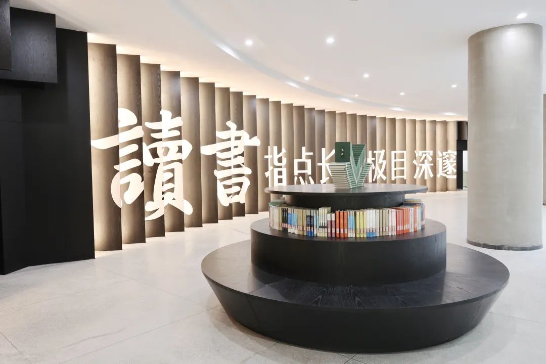 读书墙.jpg