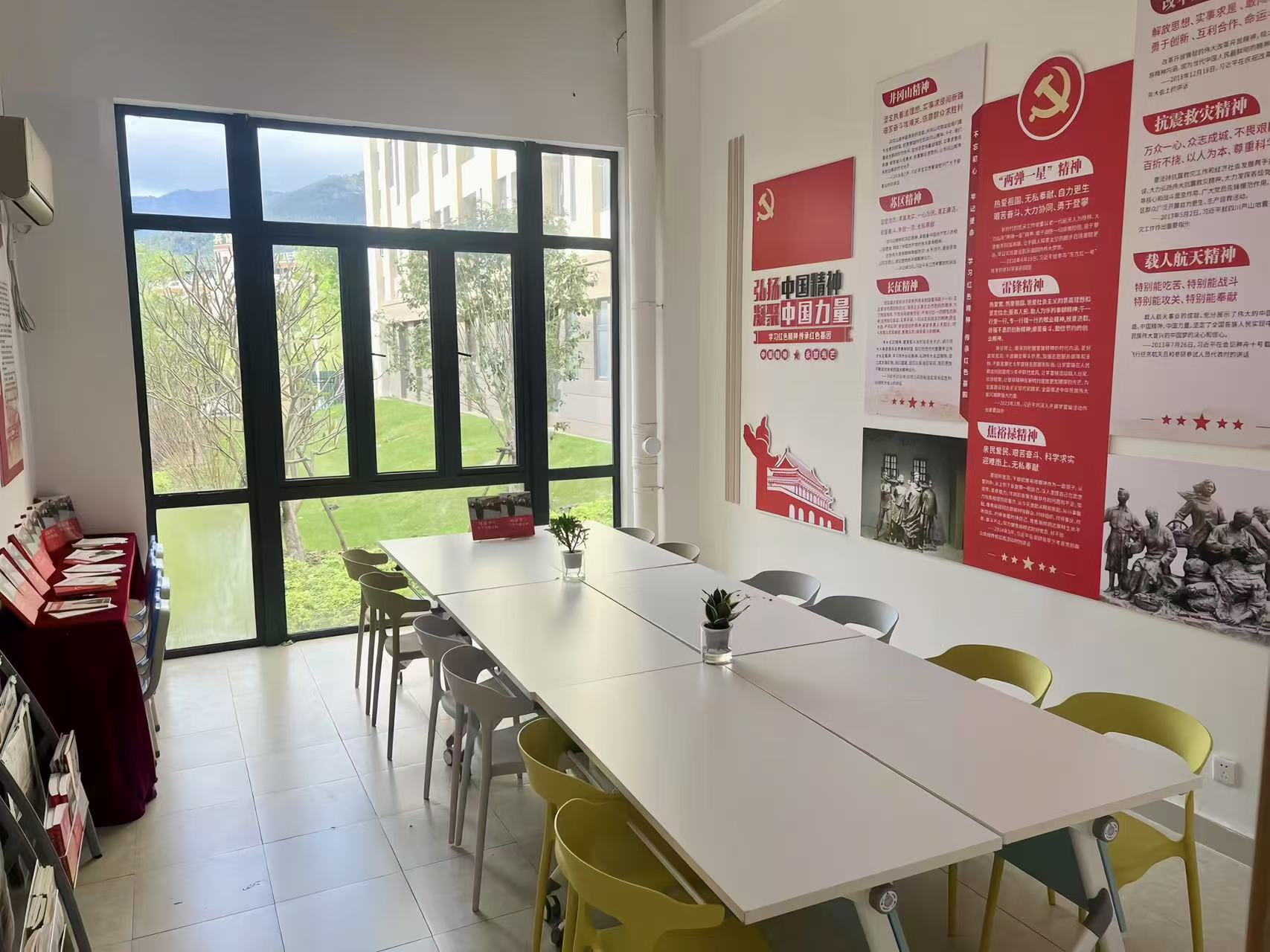 5.明达社区党建学习室.jpg 5.明达社区党建学习室.jpg