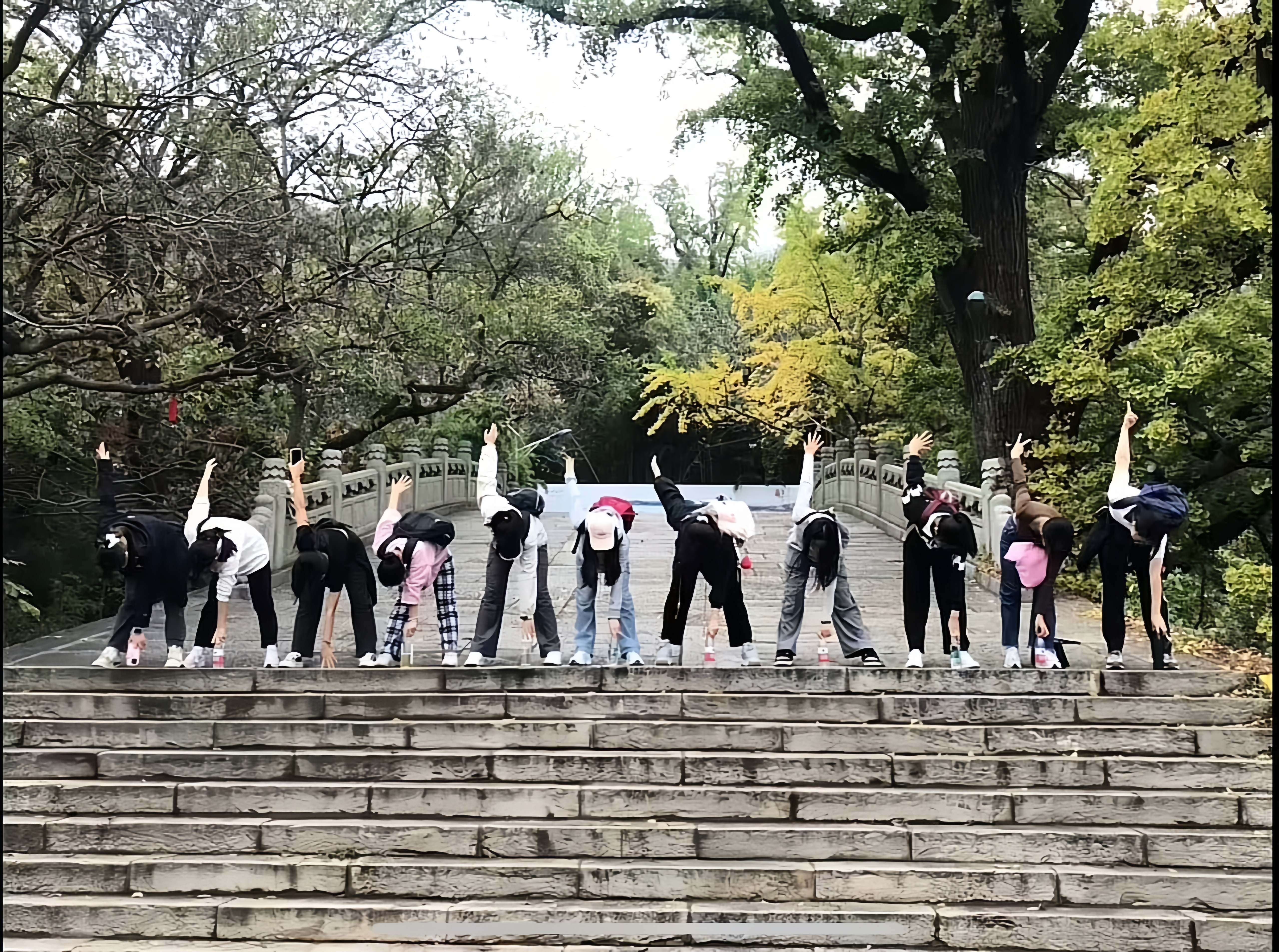 踏青健体魄,携手向未来 (2).jpg 踏青健体魄,携手向未来 (2).jpg