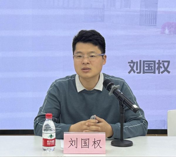 导师刘国权为训练营学员做专题培训.jpg