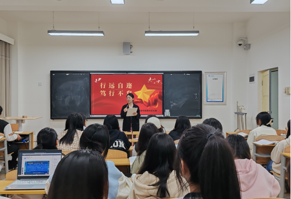 教育学院第四党支部开展“行远自弥，笃行不怠——畅谈大学生活”活动