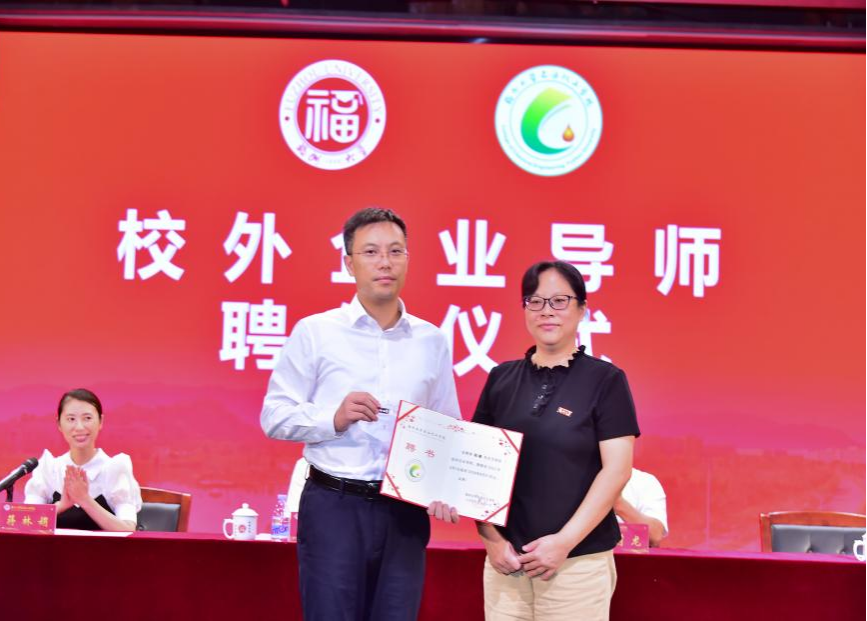 图4 聘请企业工匠担任社区校外辅导员.png