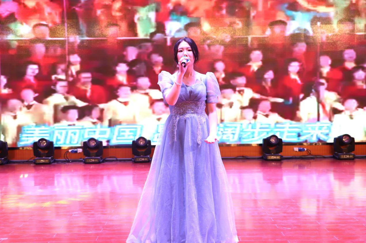 举办“颂歌唱响二十大·青春共祝耀芳华”主题校园新生十佳歌手大赛2