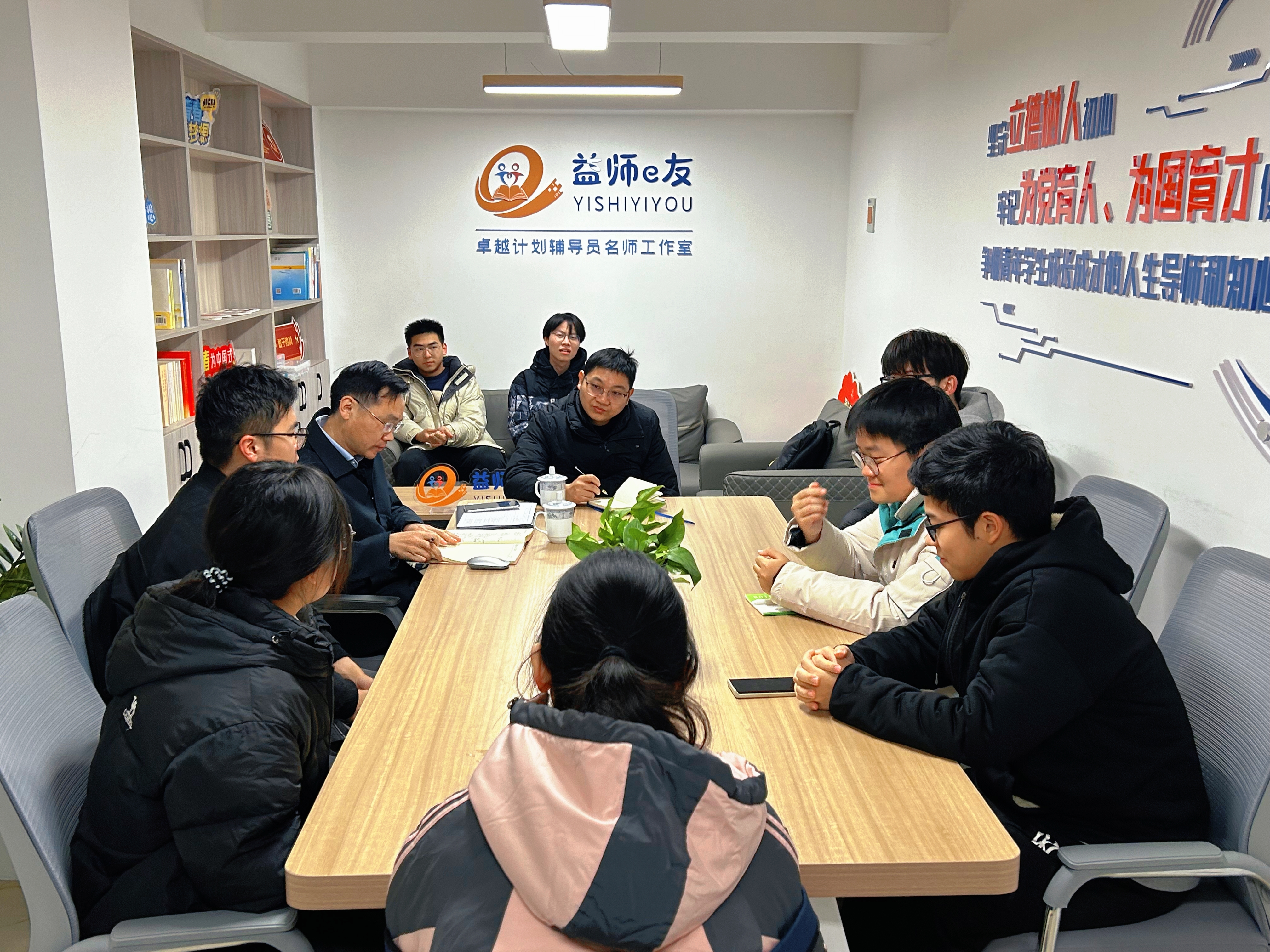 图1 在“一站式”学生社区开展“书记院长面对面”交流活动.jpg