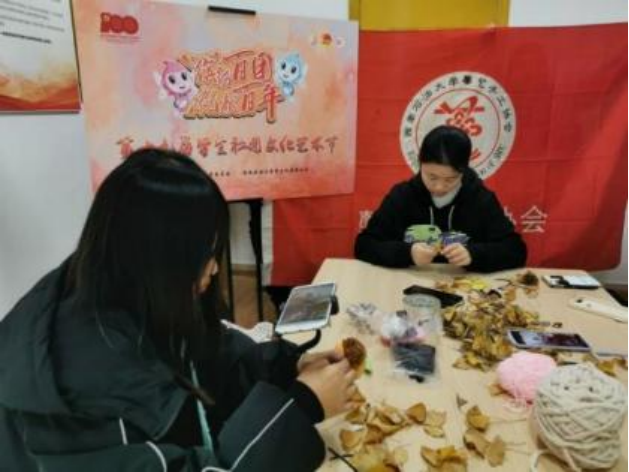 馨艺手工协会在社区直播传统技艺教学.png