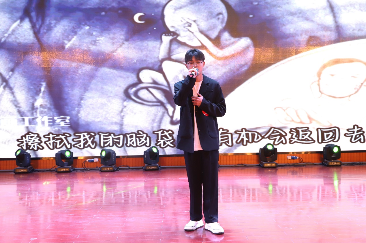 举办“颂歌唱响二十大·青春共祝耀芳华”主题校园新生十佳歌手大赛4