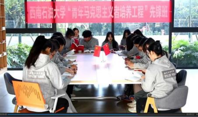 “青马”班在社区举办班读书分享会.png