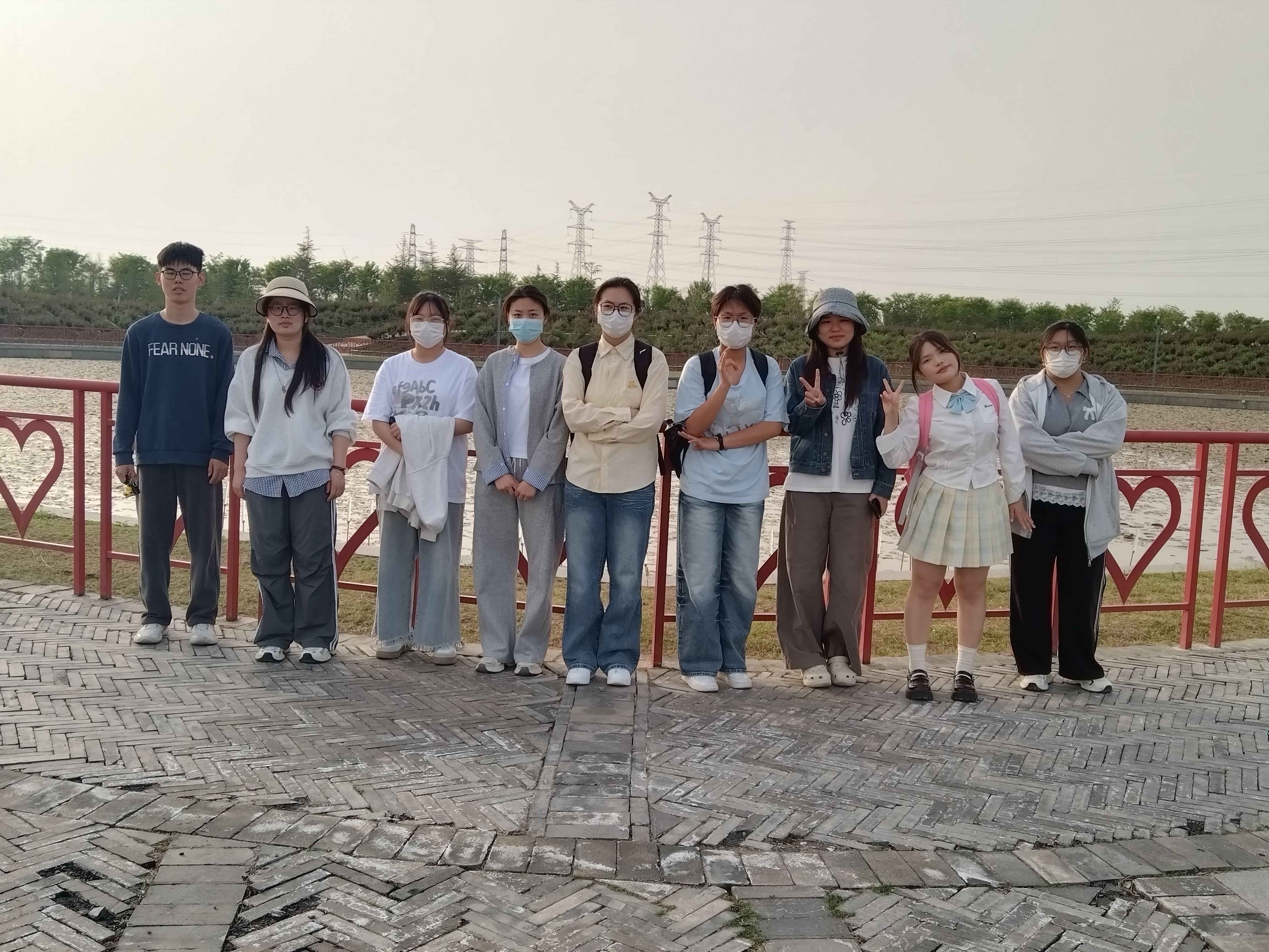 踏青健体魄,携手向未来.jpg 踏青健体魄,携手向未来.jpg