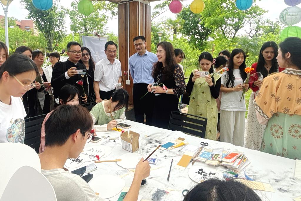 学生才艺表演现场.jpg