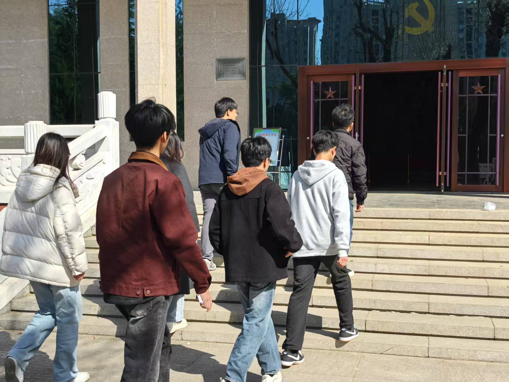 党旗引领铸忠魂 红色基因育新人8.jpg
