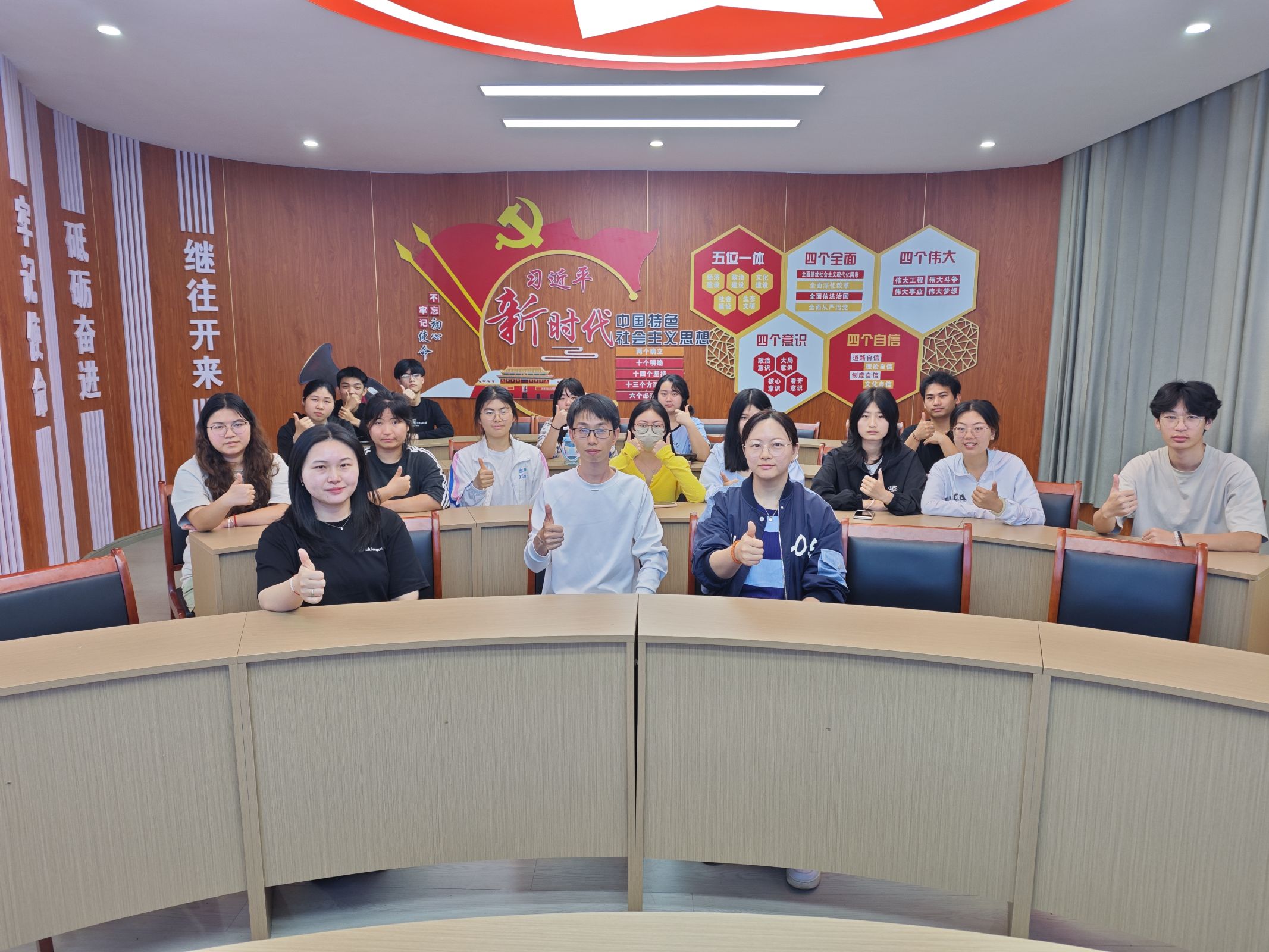 图4:合影留念.jpg 图4:合影留念.jpg