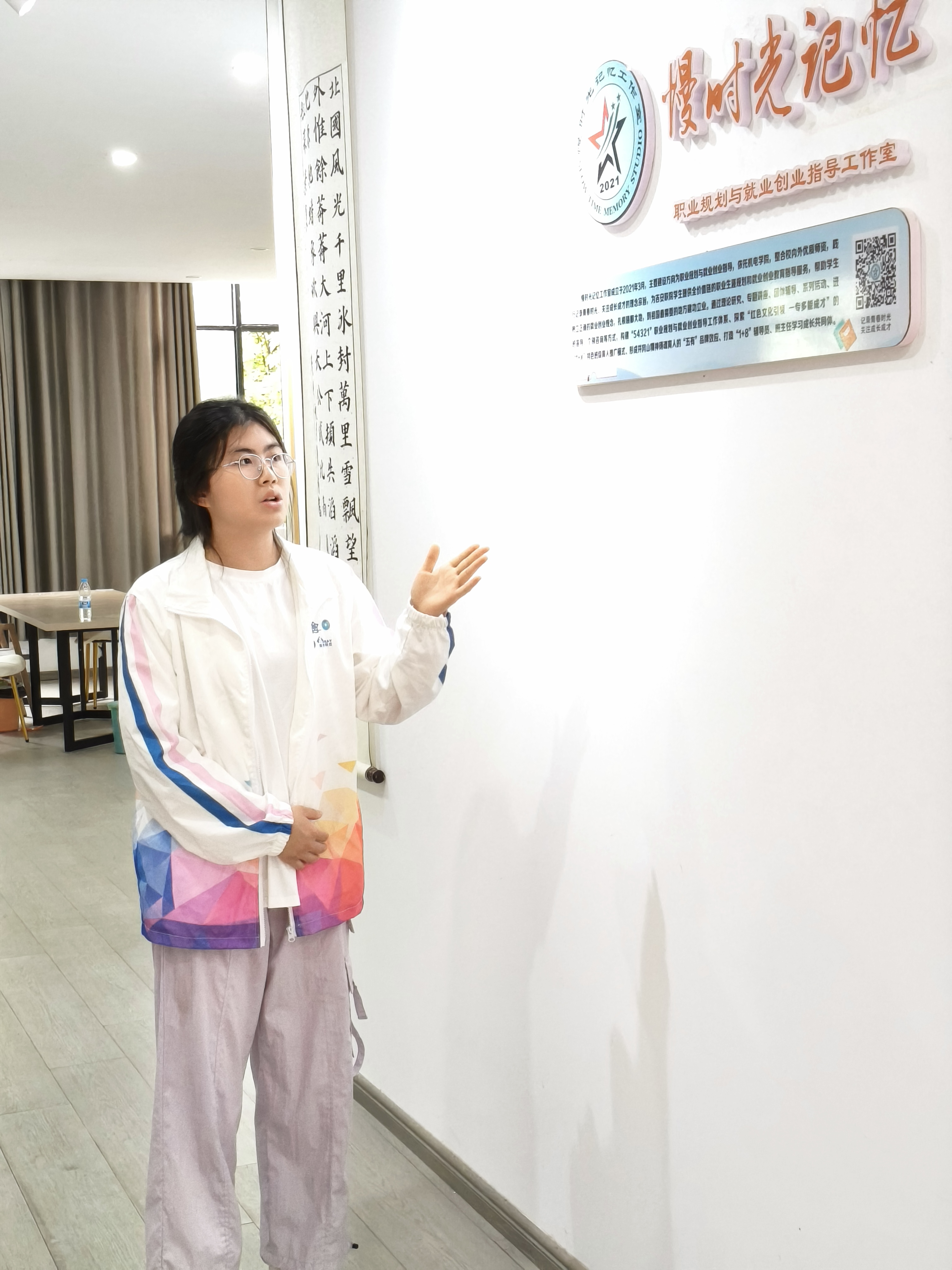 图3:现场讲解.jpg 图3:现场讲解.jpg