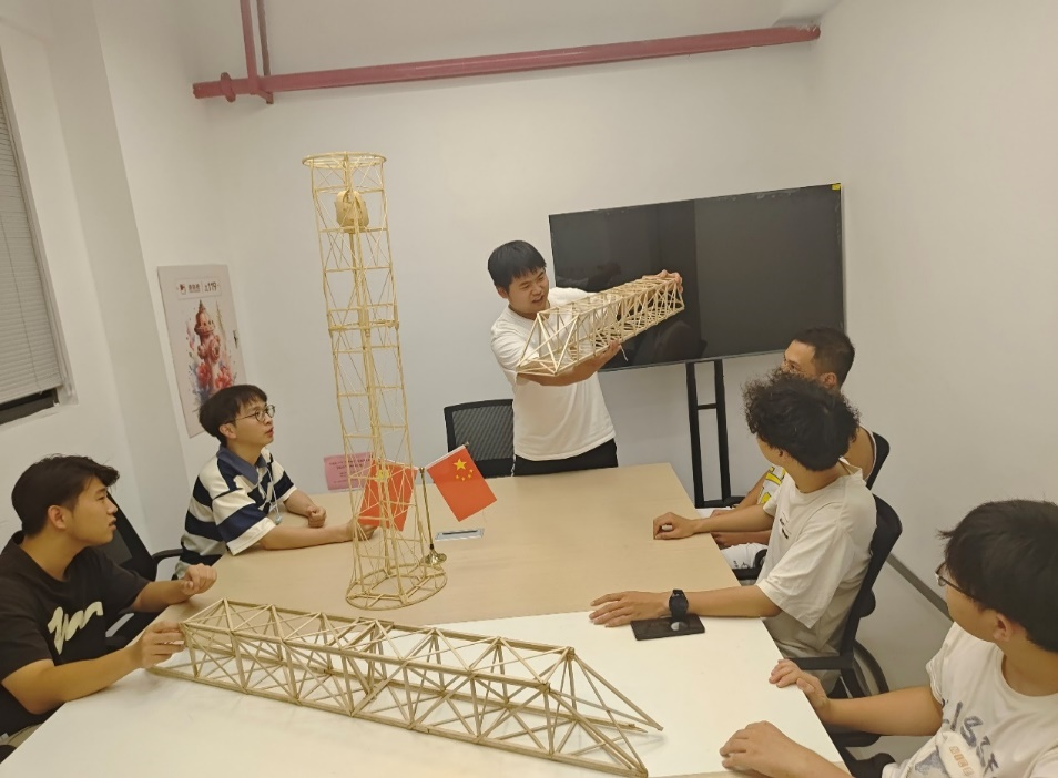 图4 建筑结构协会交流分享比赛模型制作经验.png