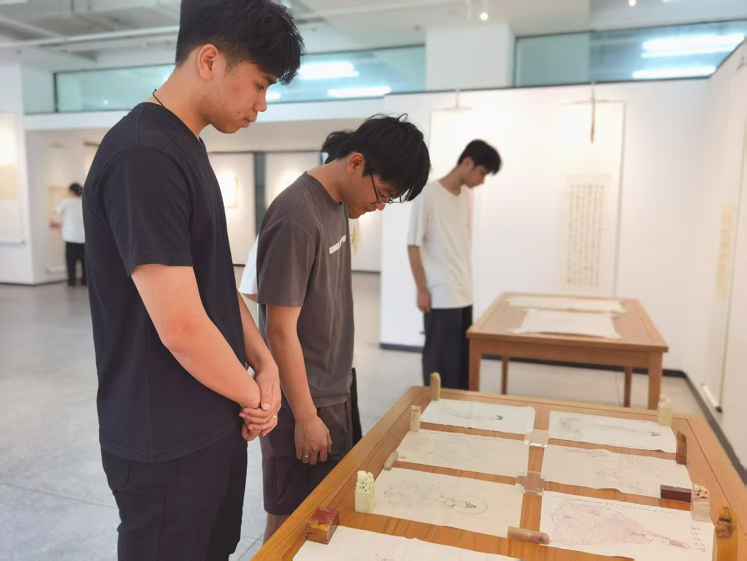 沉浸观展4.jpg 沉浸观展4.jpg