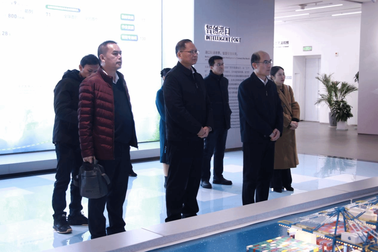 马宁一行调研钦州保税港自动化码头公司.png