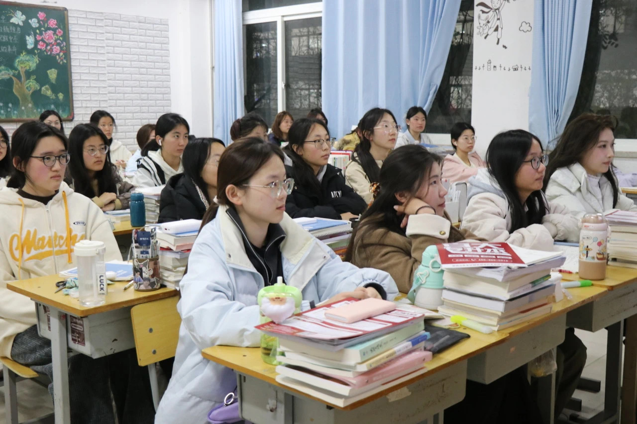 把握国安新机遇，共绘时代安全卷——烟台职业学院会计系“信实社区”组织开展“聚焦国安新挑战，共筑时代安全堤”主题活动5.jpg