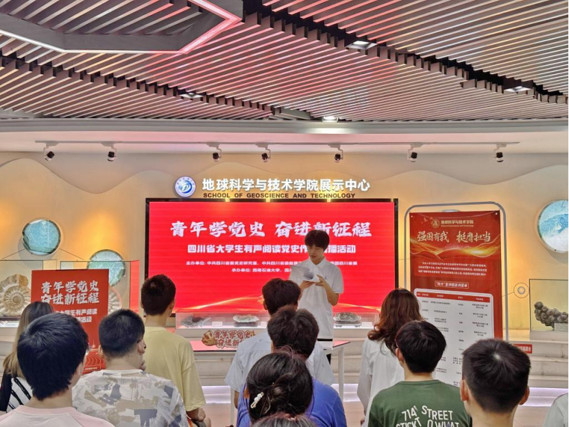 “拾光宣讲团”社区开讲.png