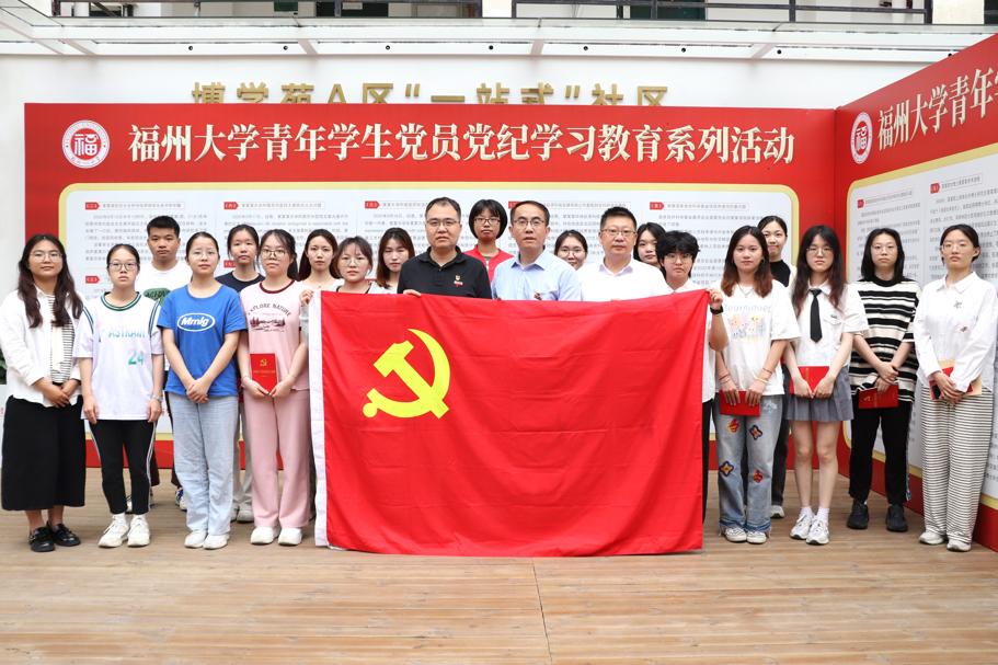 图7 组织党员参观社区廉政教育展_爱奇艺.jpg 图7 组织党员参观社区廉政教育展_爱奇艺.jpg